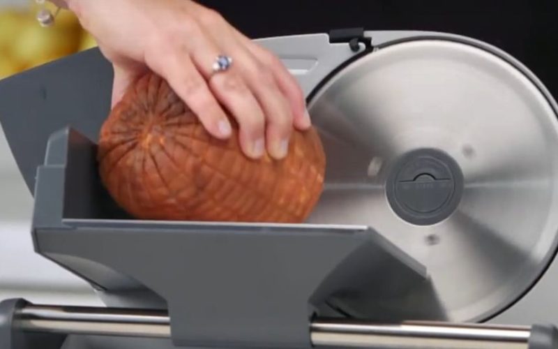 La trancheuse électrique : le nouvel outil indispensable dans les cuisines des particuliers
