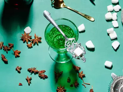 Quelle est la vraie différence entre l&rsquo;absinthe et le pastis ?
