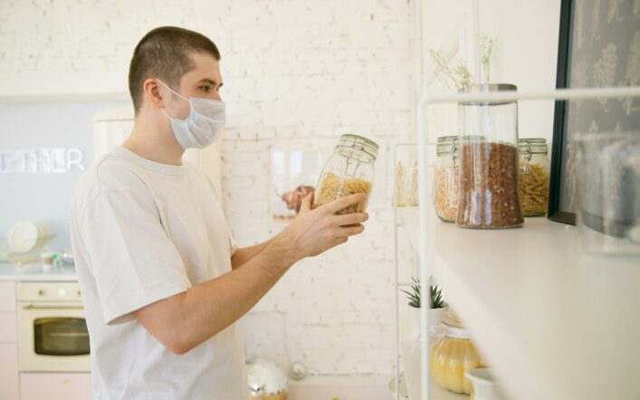 Quels aliments toujours avoir dans ses placards pour cuisiner rapidement