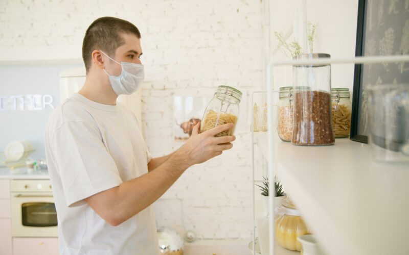 Quels aliments toujours avoir dans ses placards pour cuisiner rapidement